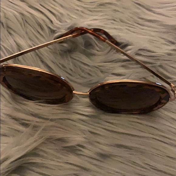 Fashion Shades - Picture 2 of 3